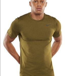Nike Hyper Dry Training Tee Size M